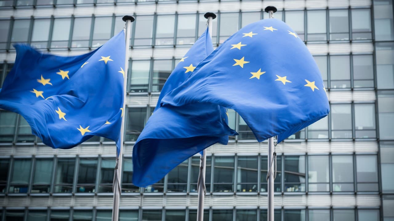 Polska i Węgry mogą mieć duży problem: Komisja Europejska mówi o zamrożeniu eurofunduszy