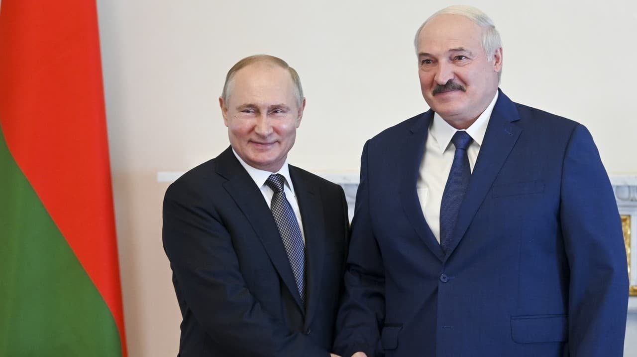 Outre l’Occident, Poutine s’est également entretenu avec Loukachenko : l’armée biélorusse a l’intention de se conformer aux