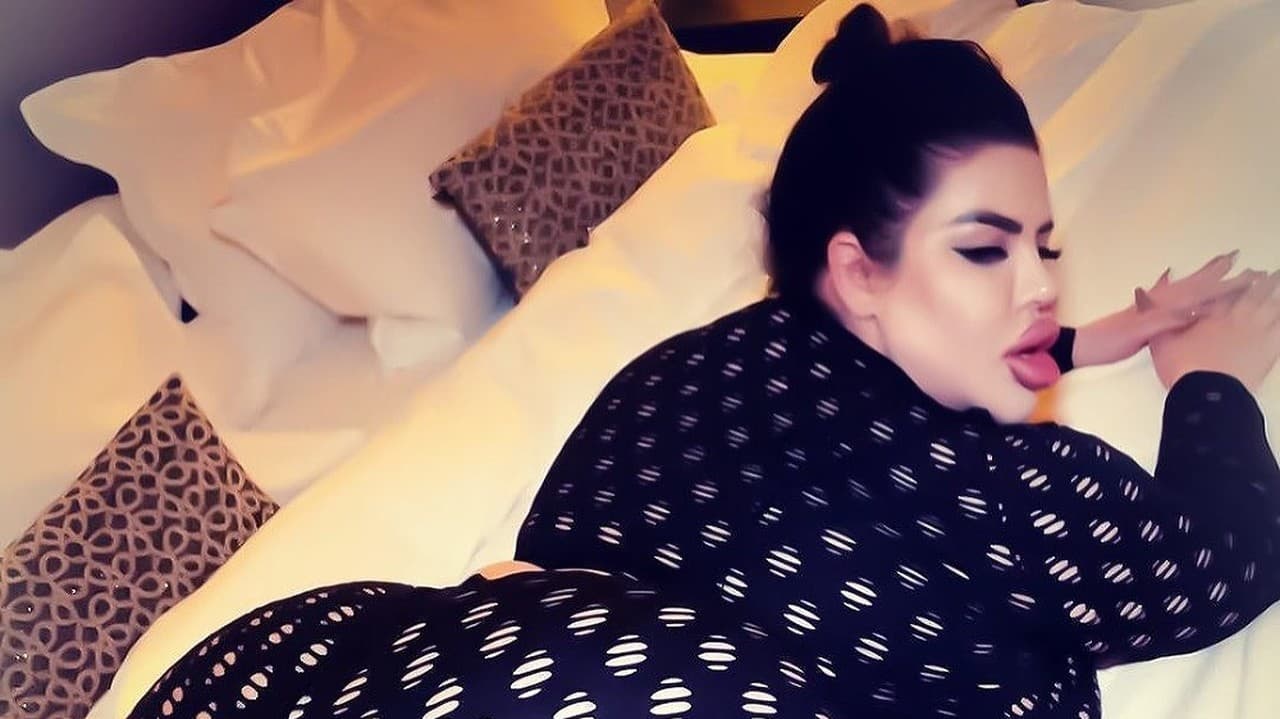 Natasha (27) má problém nájsť si lásku pre svoj podľa nej extrémny vzhľad.
