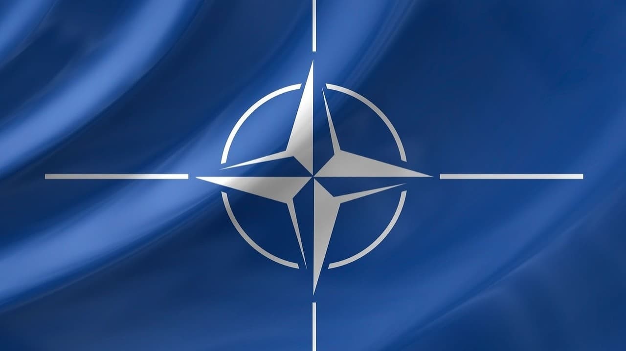 Нато провокатор. Флаг НАТО 1949. Лаг НАТО. Значок НАТО. Флаг НАТО обои.
