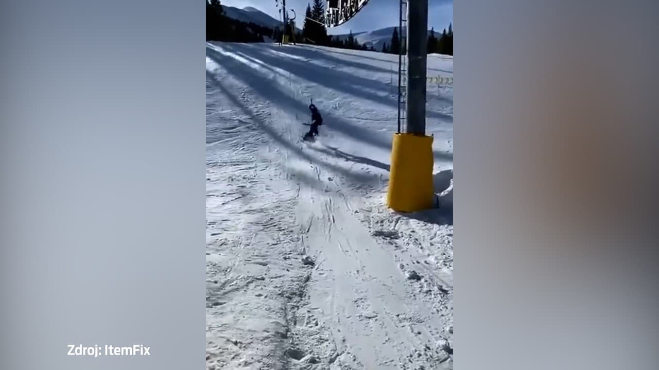 Strastiplná cesta snowboardistu na vleku baví internet: Zaručene vás rozosmeje!