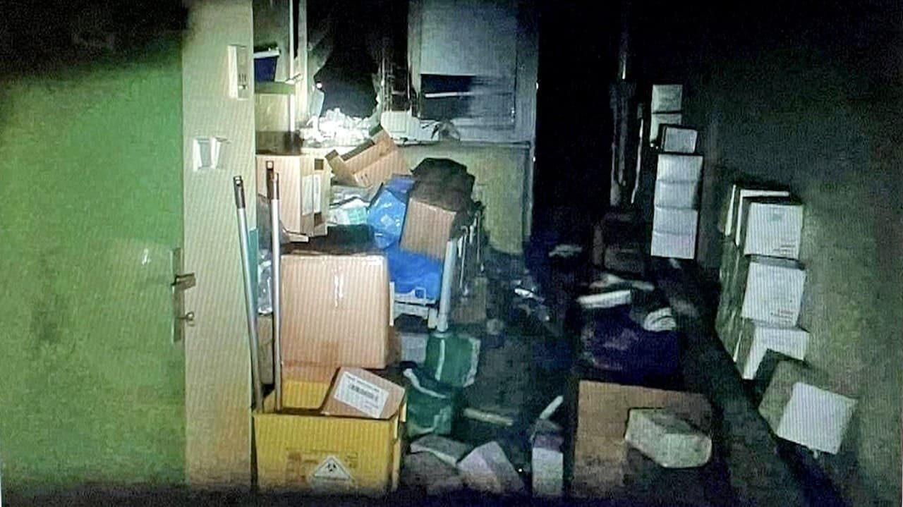 Vedľajšia izba bola využívaná ako sklad zdravotníckeho materiálu.