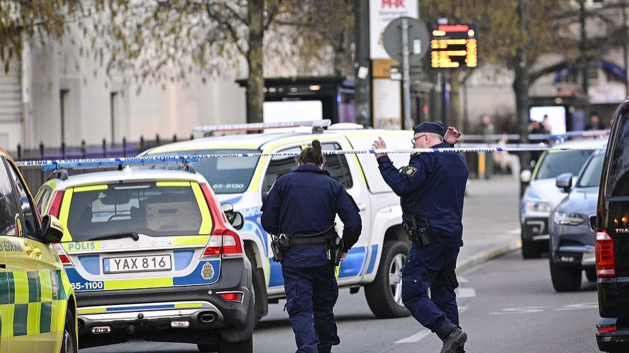 Polícia na mieste krvavého incidentu.