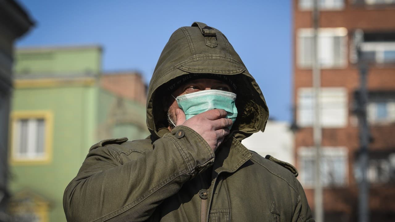 В воздухе запахло. Неприятный запах на улице. Химический запах на улице. Неприятный запах в воздухе. Вонь по городу.