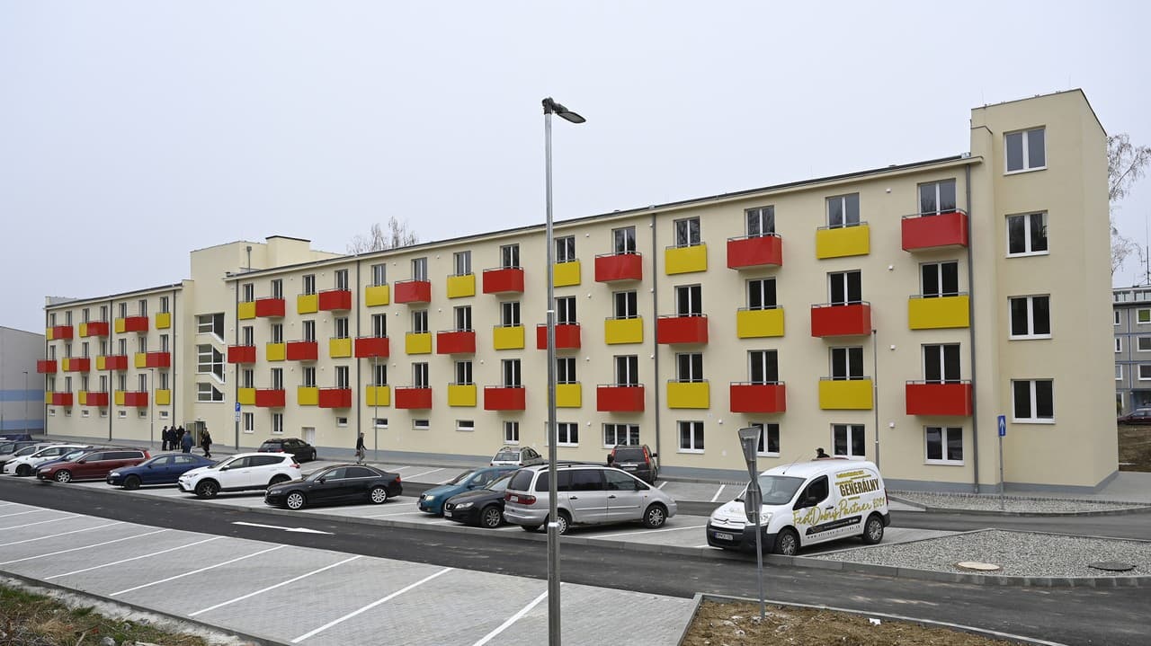 Chátrajúci internát strednej školy v novom šate: Budova ponúka takmer 60 nájomných bytov