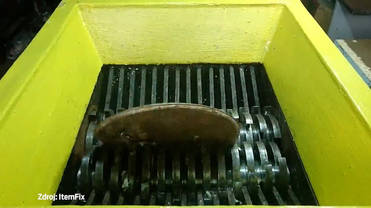 Nepovedali by ste, ako upokojujúco to môže pôsobiť: Sledujte prácu drvičky, normálne vás zhypnotizuje!