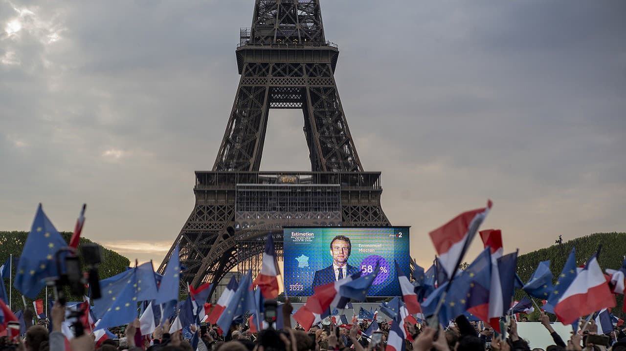 La France a choisi un président à l’ancienne : que signifie la victoire de Macron ?