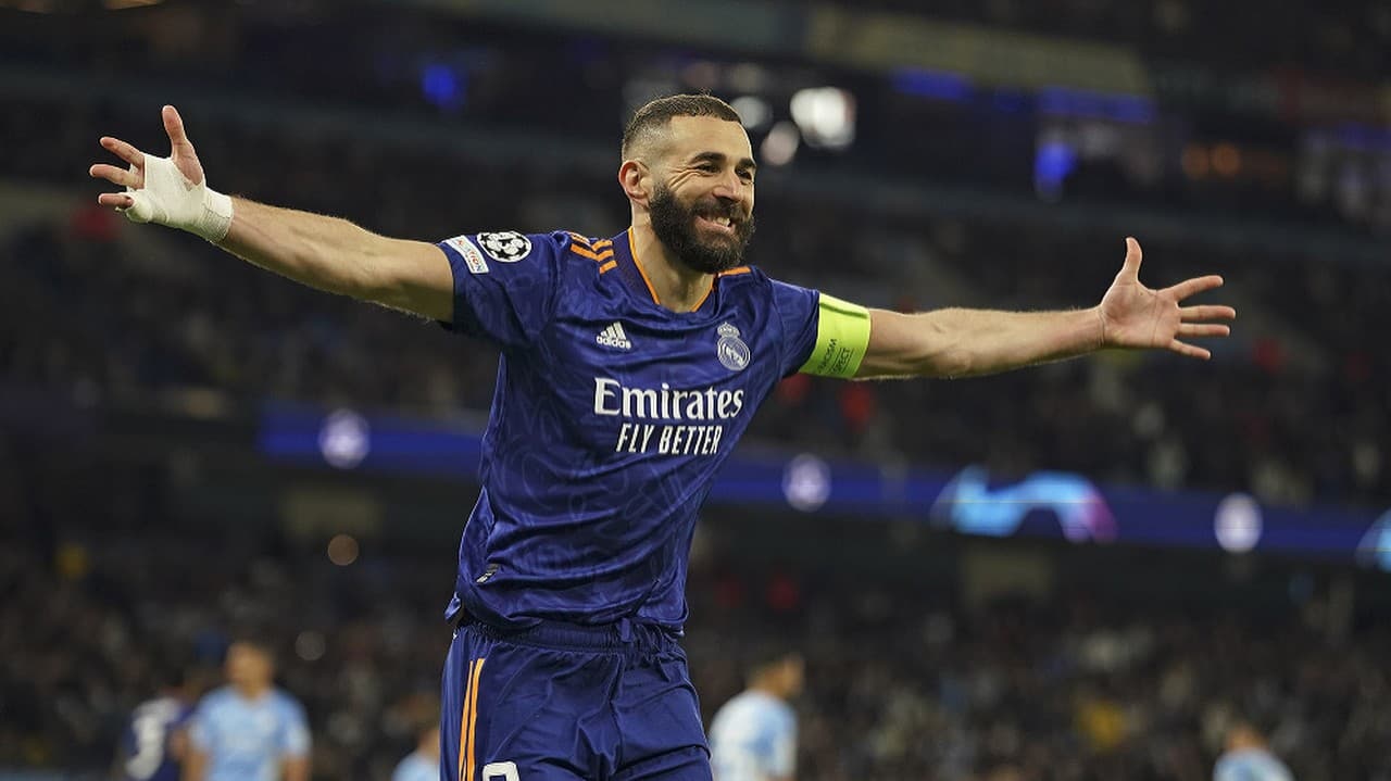 Karim Benzema oslavuje svoj gól v semifinále Ligy majstrov.