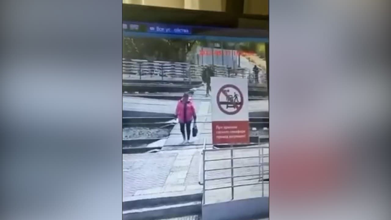 Opitý muž sa premával po koľajniciach, keď v tom... Prevráti sa vám žalúdok!
