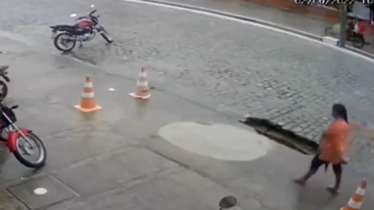 Žena prechádzala po ulici, odrazu jej nebolo: Jeden krok po chodníku a trauma na celý život!