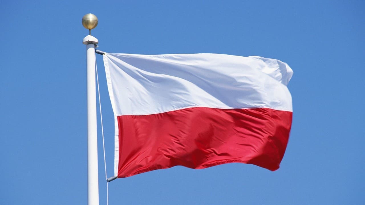 Rosjanie zdjęli polską flagę z pomnika katyńskiego: burmistrz wyraźnie stoi za tą decyzją