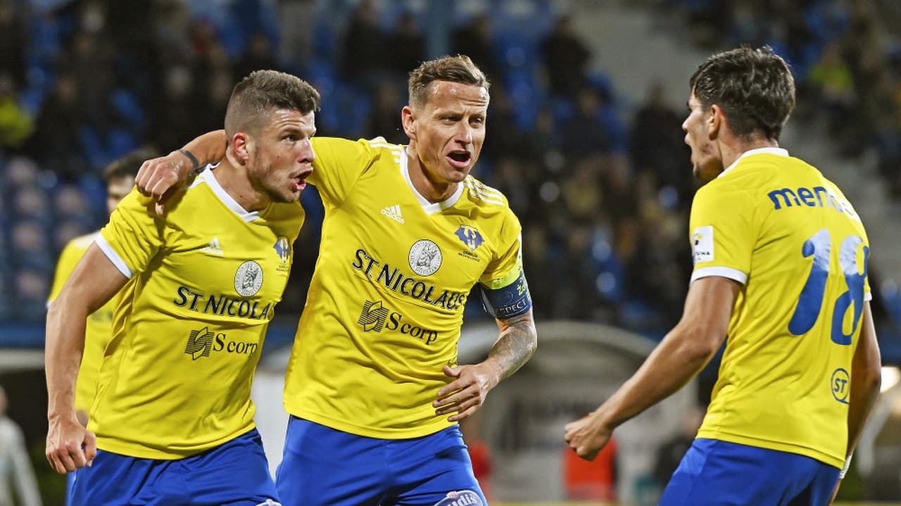 Kapitán Michaloviec Igor Žofčák (v strede) vstupuje apitán Michaloviec Igor Žofčák (v strede) vstupuje do svojej 22. ligovej sezóny.