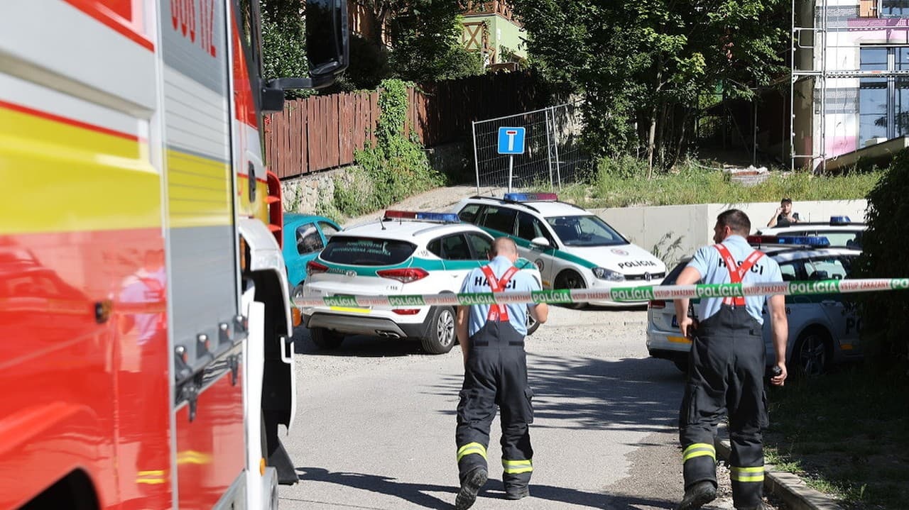 V záhradnej chatke v mestskej časti Nové mesto mal doposiaľ neznámy muž podpáliť jednu osobu a následne spáchať samovraždu.