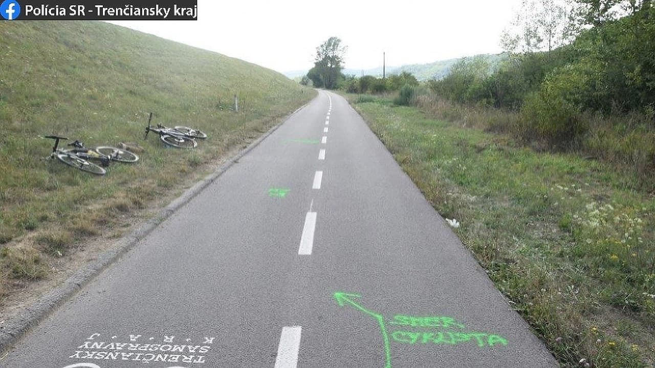 Na trenčianskej cyklotrase sa zrazili dvaja cyklisti, žena utrpela ťažké zranenia.