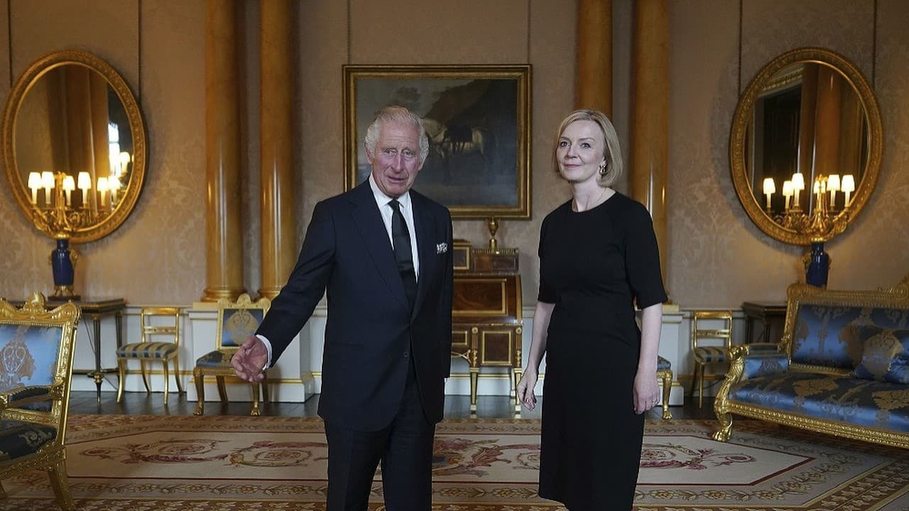 Prvá audiencia kráľa Karola III. s premiérkou Liz Trussovou.