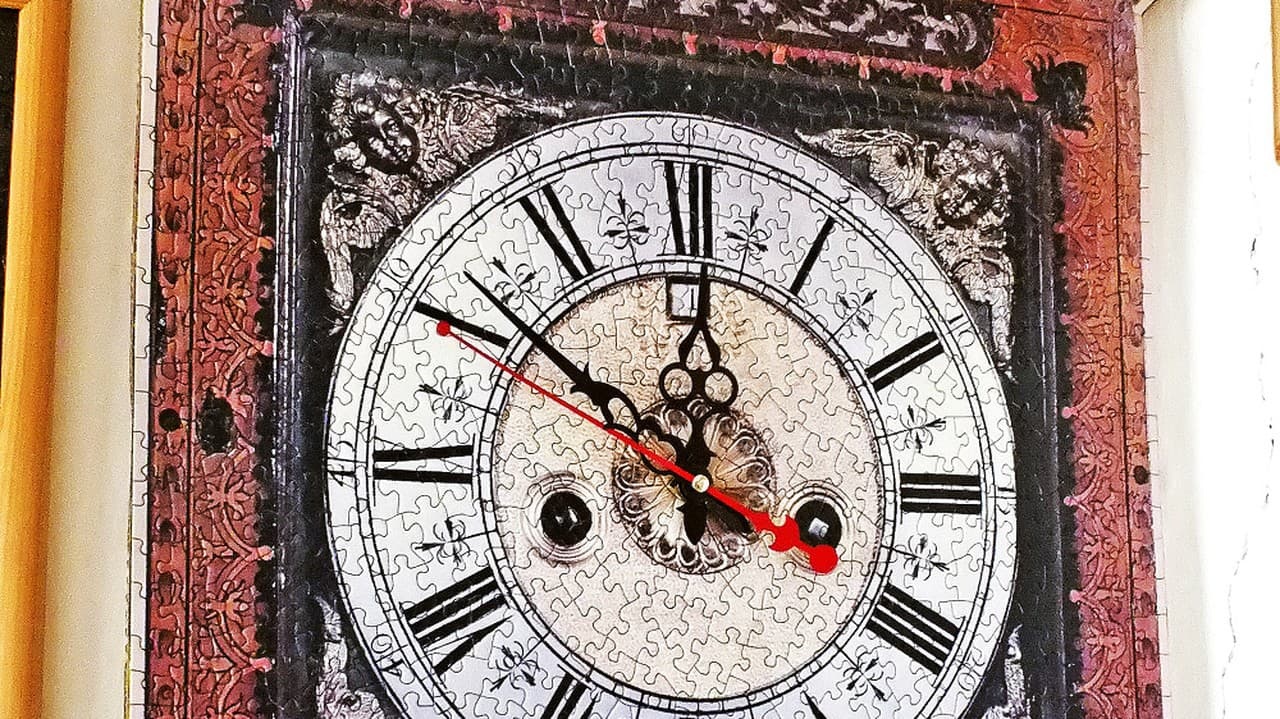 Zvláštnym puzzle sú tieto funkčné hodiny.
