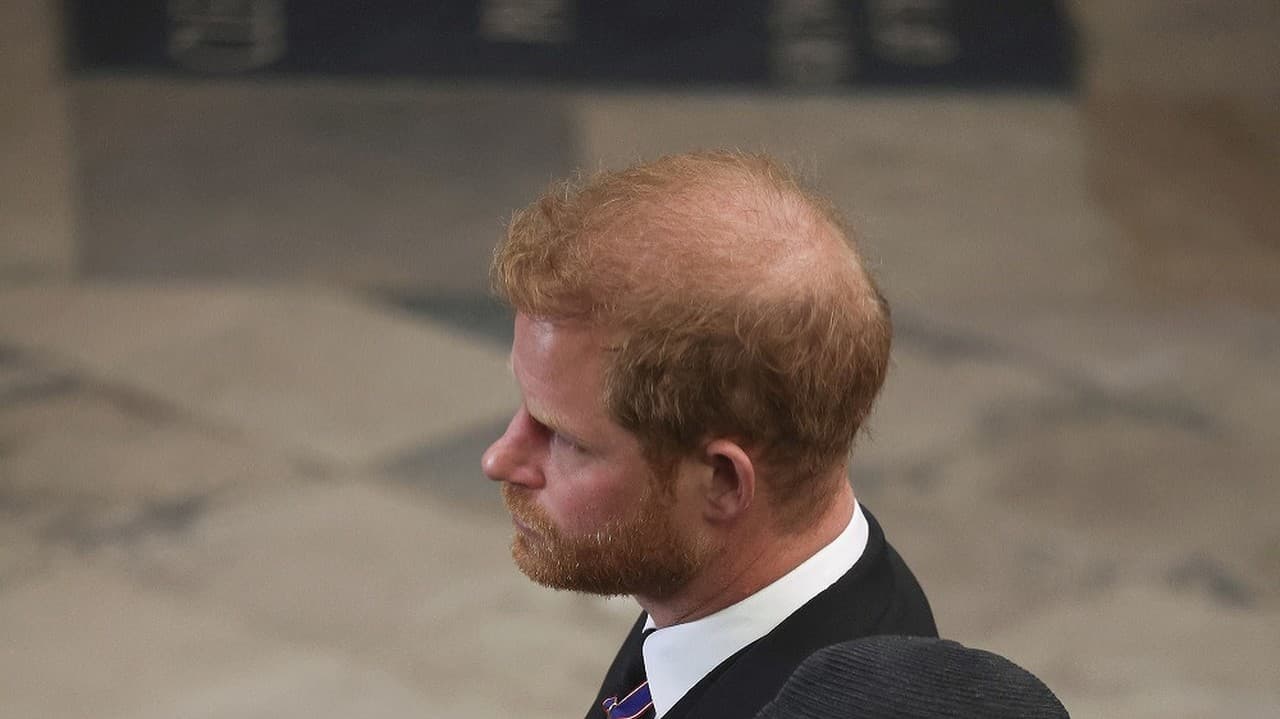 Princ Harry s manželkou Meghan na pohrebe kráľovnej Alžbety II.