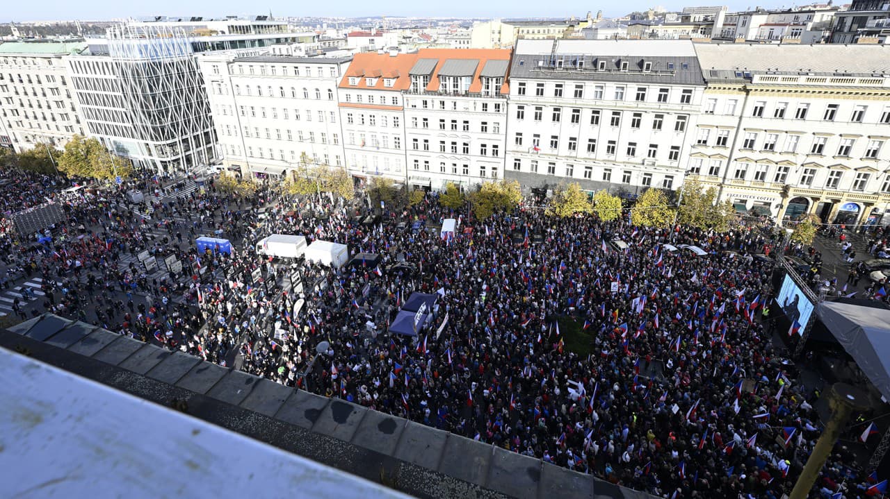 Na demonštráciu proti vláde prišli v Brne asi dve tisícky ľudí