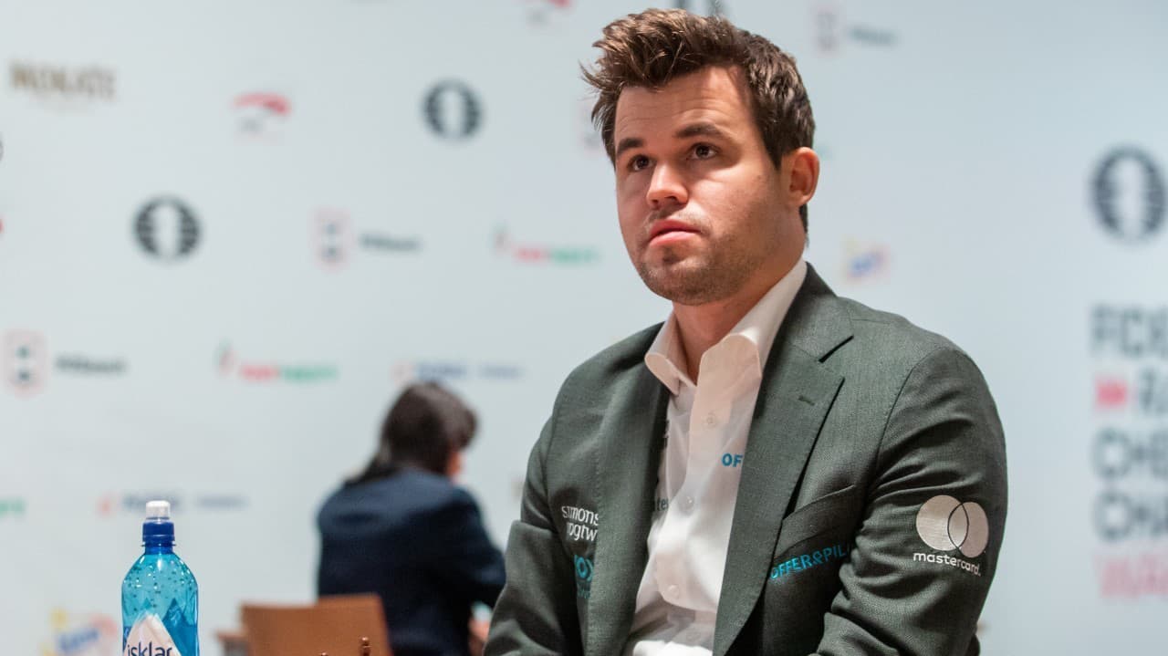 Magnus Carlsen obvinil Američana z podvádzania, ale dôkazy stále nepreložil.