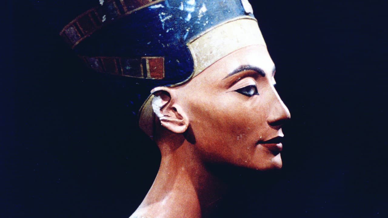 Nefertiti: Zomrela Zomrela v roku 1330 pred roku 1330 pred naším letopočtom.