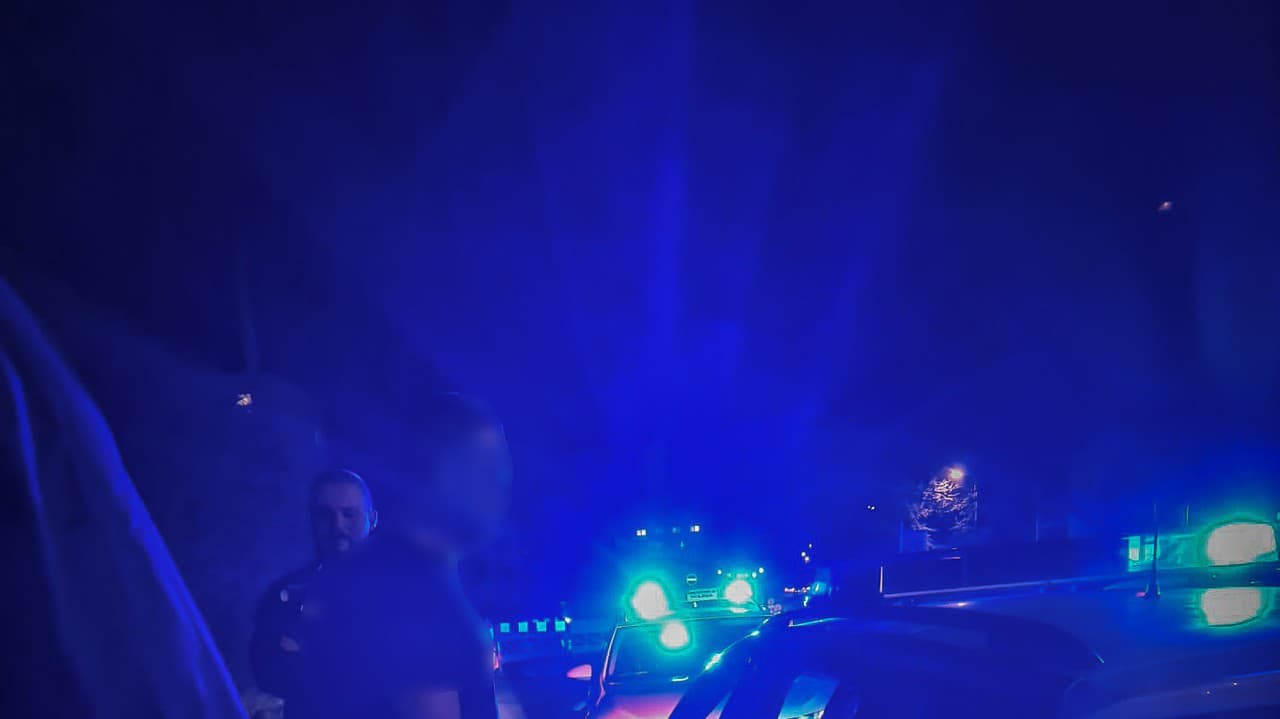 Mestská polícia v Bratislave bola privolaná k agresívnemu mužovi so sekerou.