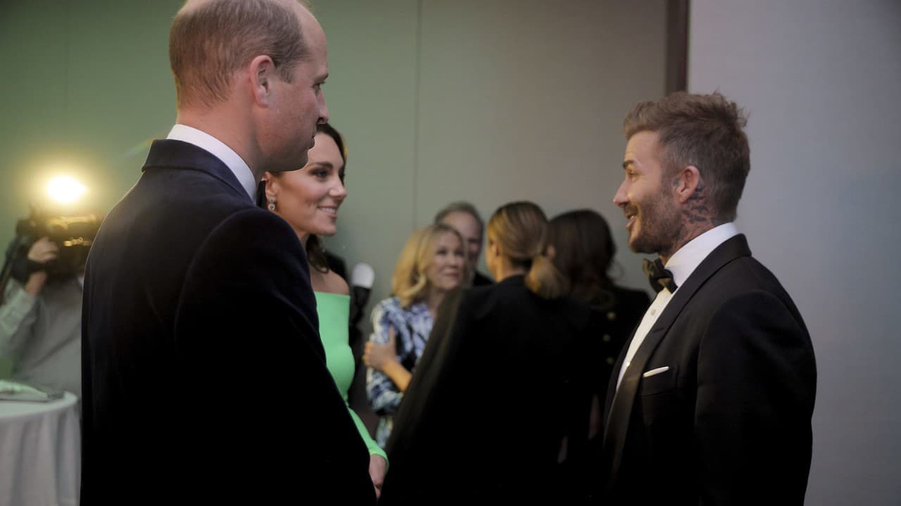 Britský princ William a Catherine, princezná z Walesu, s bývalým futbalistom Davidom Beckhamom na druhom výročnom ceremoniáli odovzdávania cien Earthshot v MGM Music Hall vo Fenway v Bostone.