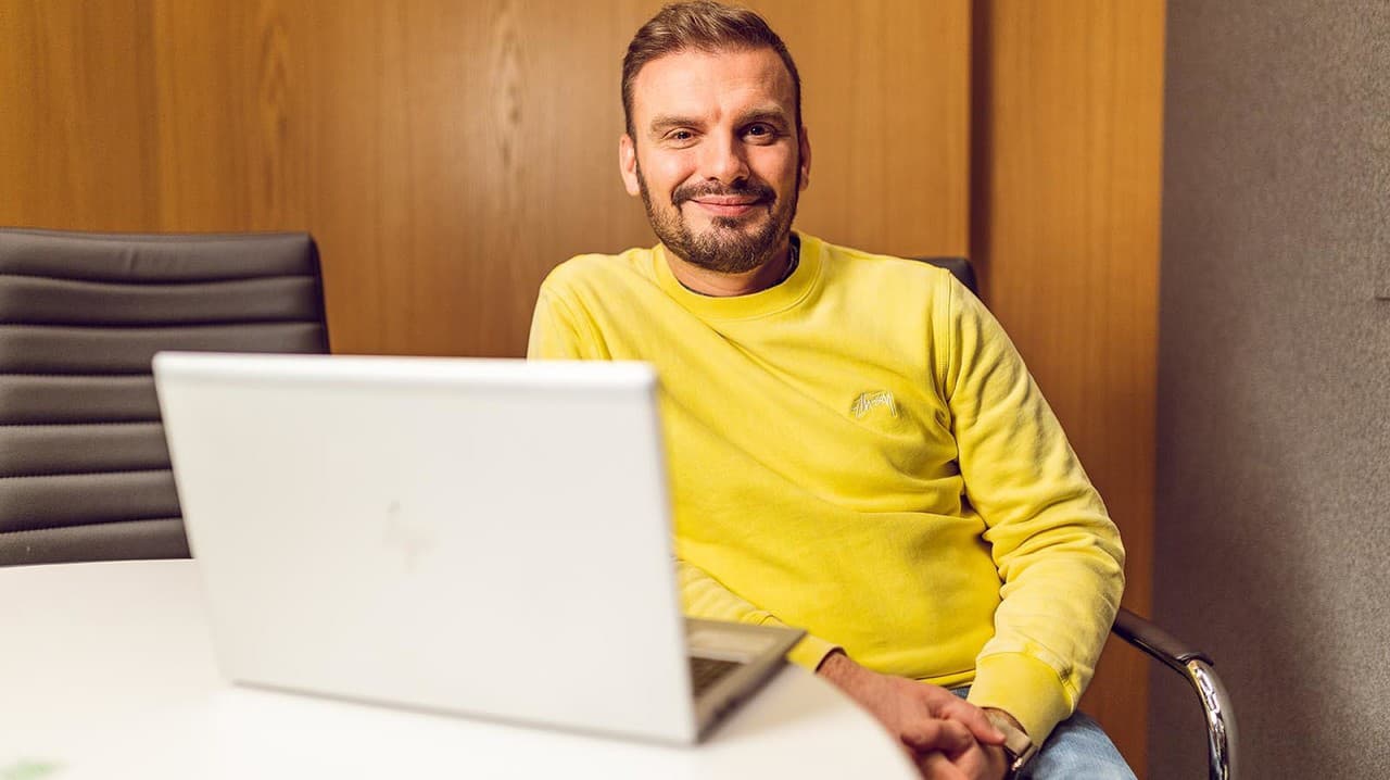 Karol Suchánek, špecialista na počítačovú bezpečnosť a ambasádor mBank v oblasti digitálnej bezpečnosti