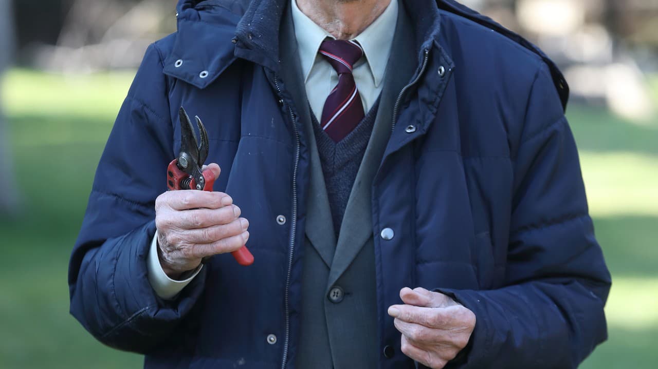 Profesor Hričovský dodnes prednáša a radí záhradkárom.