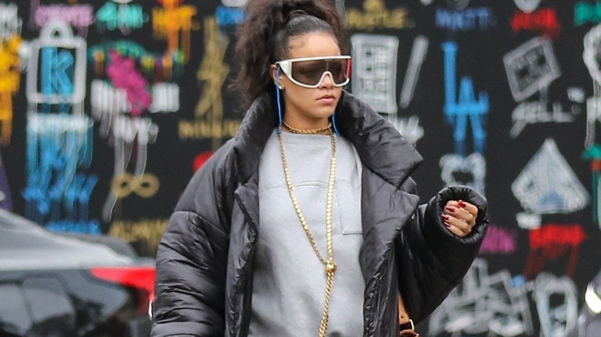 Rihanna si na nákupy obliekla pohodlné voľné oblečenie.