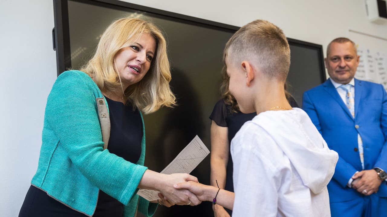 Prezidentka SR Zuzana Čaputová počas návštevy na Základnej škole na Železničnej ulici v Bratislave.