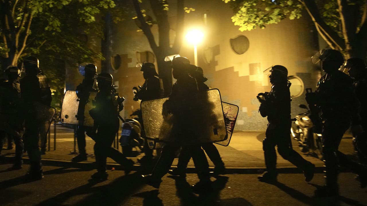Les Français sont des émeutiers sanguinaires !  Les troubles continuent, la police a arrêté des centaines de personnes