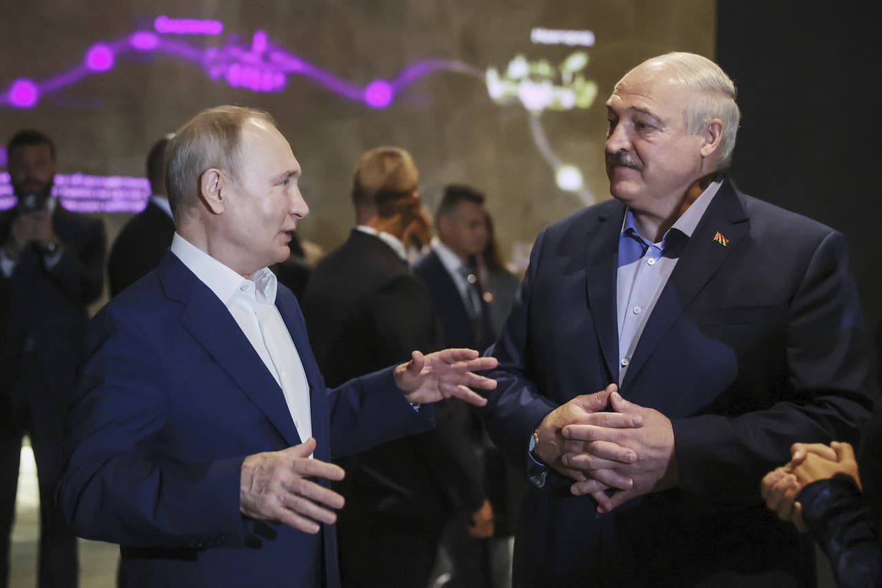 Ruský prezident Vladimir Putin a bieloruský prezident Alexander Lukašenko.