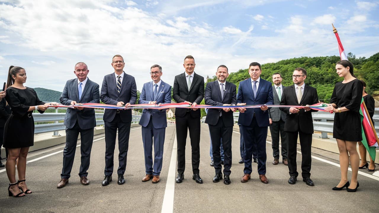 Na Ipli otvorili nový most, pribudol nový hraničný priechod medzi SR a Maďarskom.