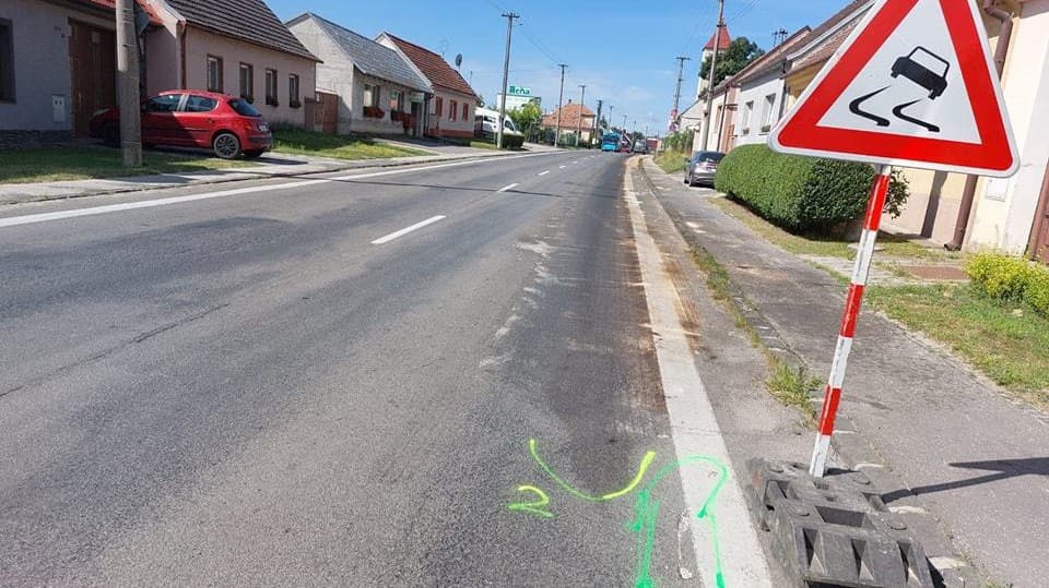 Nafta vytiekla z auta, polícia hľadá svedkov.