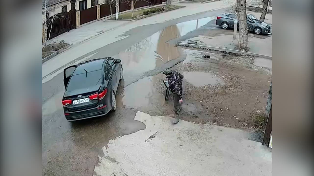 Muži si kúpili fúrik, no nezmestili ho do auta: Po dlhom uvažovaní vymysleli toto! Vám nech to ani nenapadne