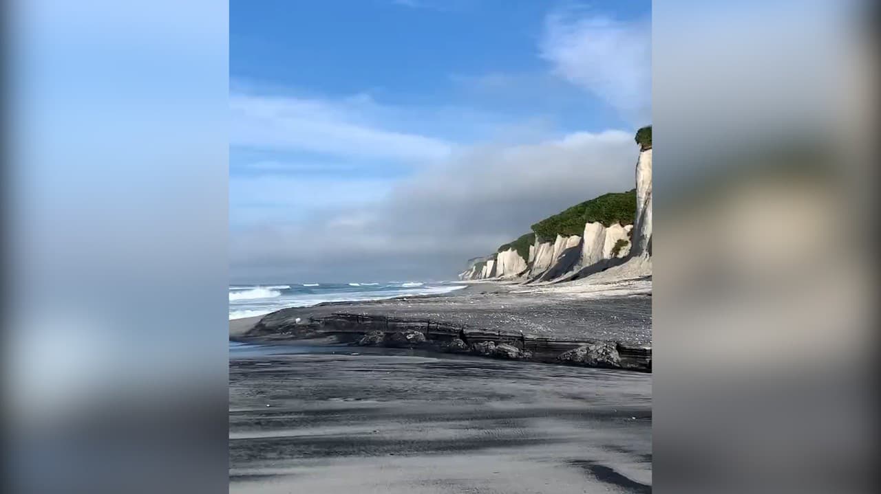 Turista si myslel, že ho klamú oči: Uvidíte, čo nakrútil na strmej skale, pochopíte!