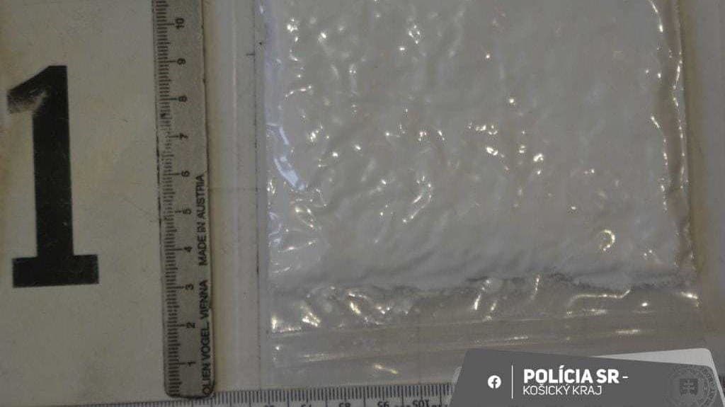 Polícia našla v košickom byte kokaín a extázu.