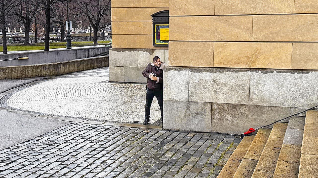 Forman zverejnil na sociálnej sieti foto ďalšieho hrdinu. Policajta, ktorý podľa jeho slov opätoval streľbu a donútil páchateľa sa zastreliť.