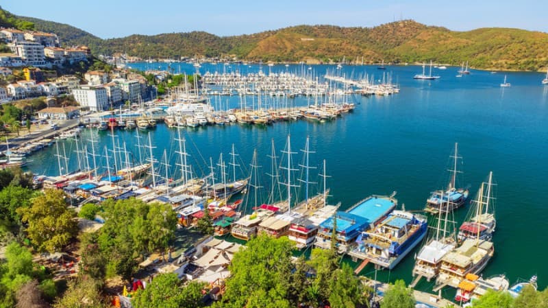 Mesto Fethiye s prístavom a starými uličkami je perlou Egejskej riviéry.
