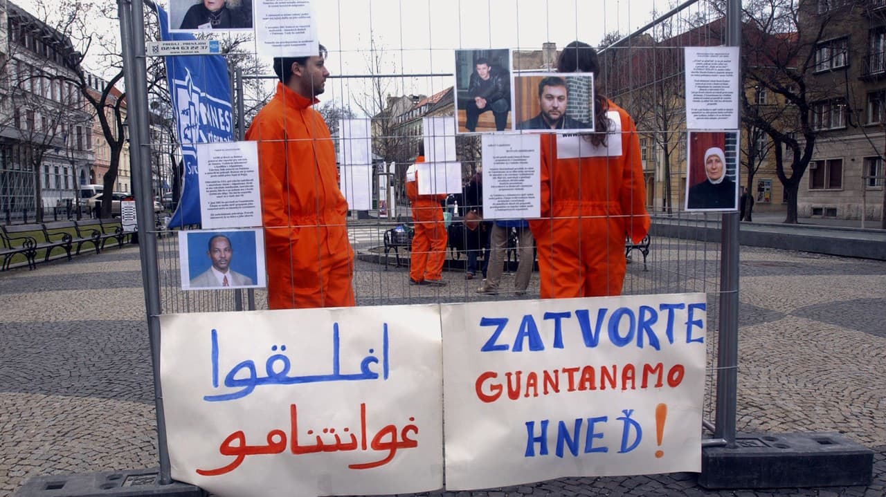 Do 30 dní zaplnia 30 tisíc postelí: PREVOZ migrantov do Guantánama sa onedlho stane realitou!