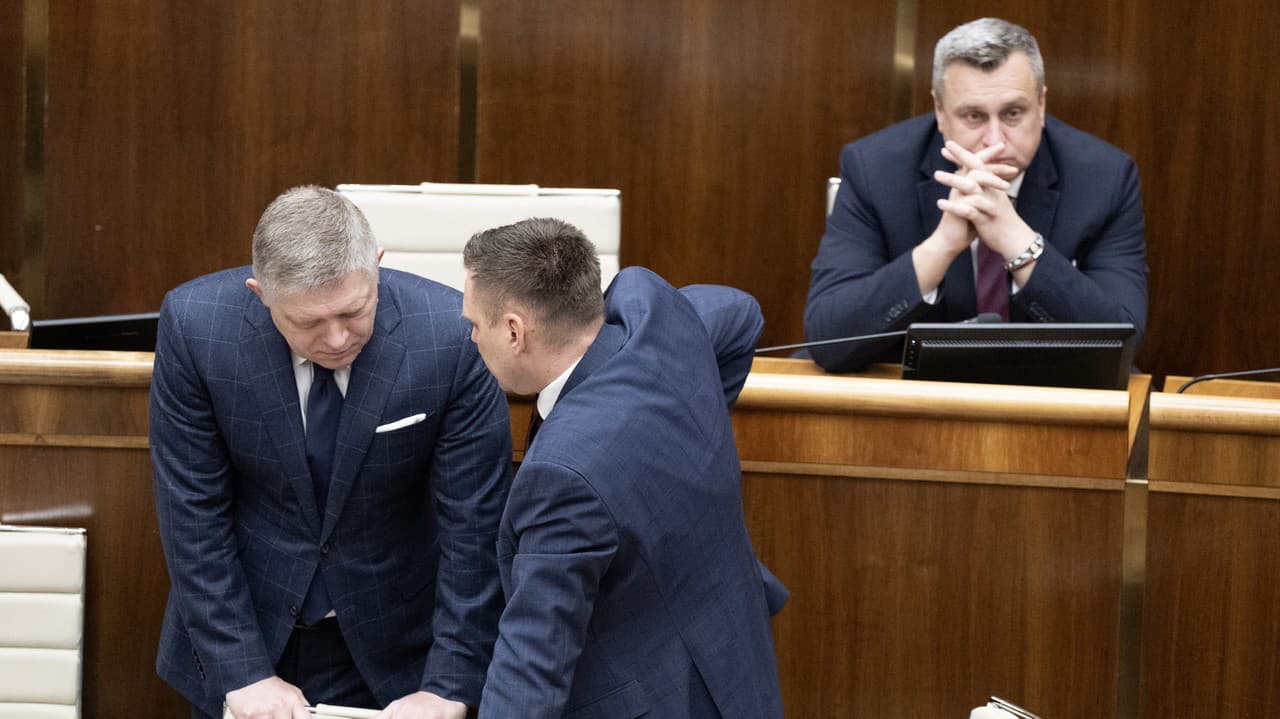 Zišli sa predstavitelia vládnych strán: Podarí sa zachrániť koalíciu?