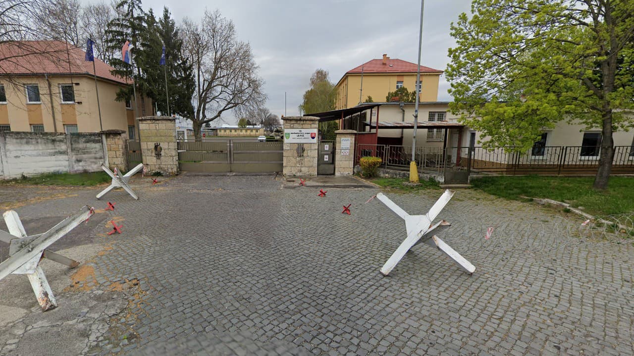 Nešťastie vo vojenských kasárňach v Leviciach: Čatára našli so strelným poranením hlavy na toalete