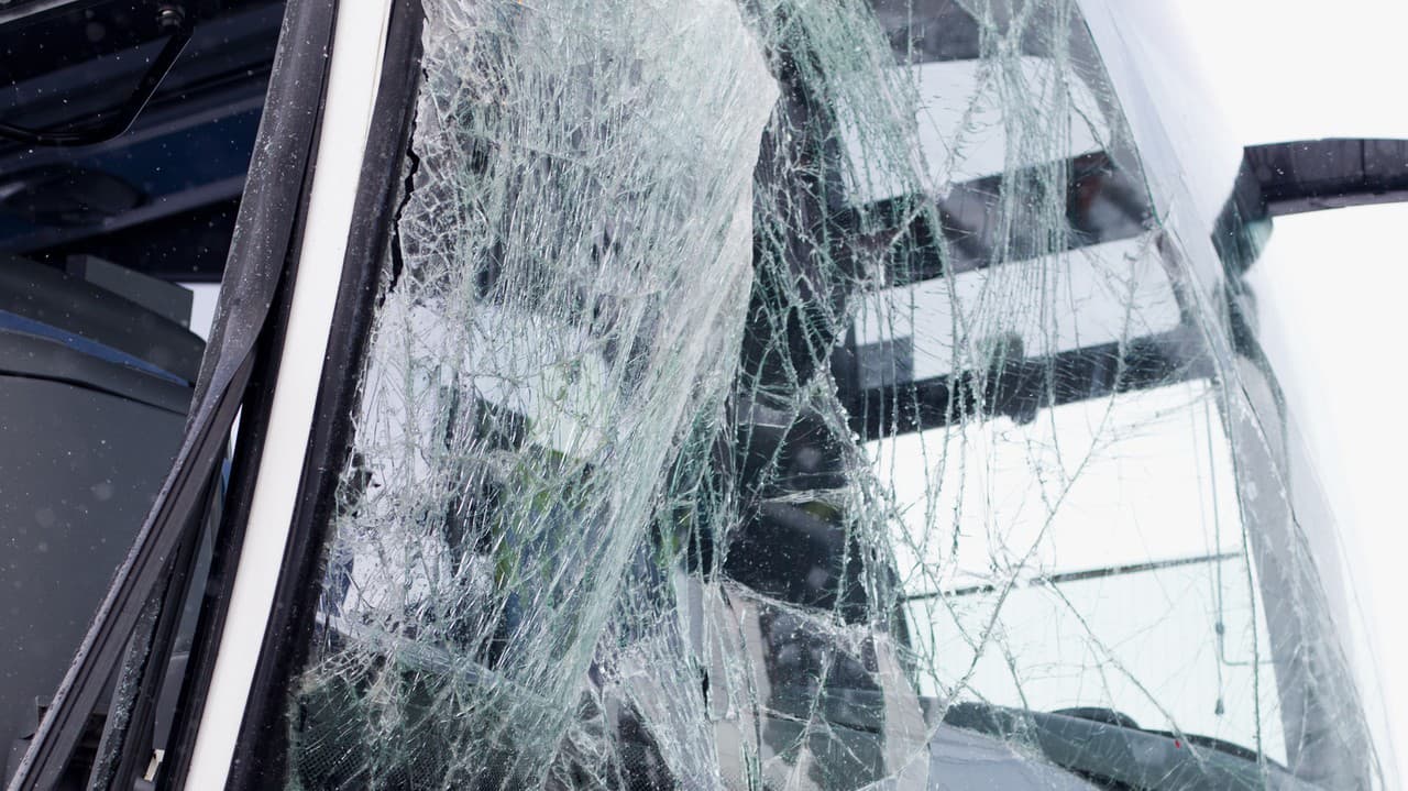 Veľká tragédia v Brazílii: 12 študentov zomrelo pri zrážke autobusu s nákladným autom! Otrasné konanie vodiča