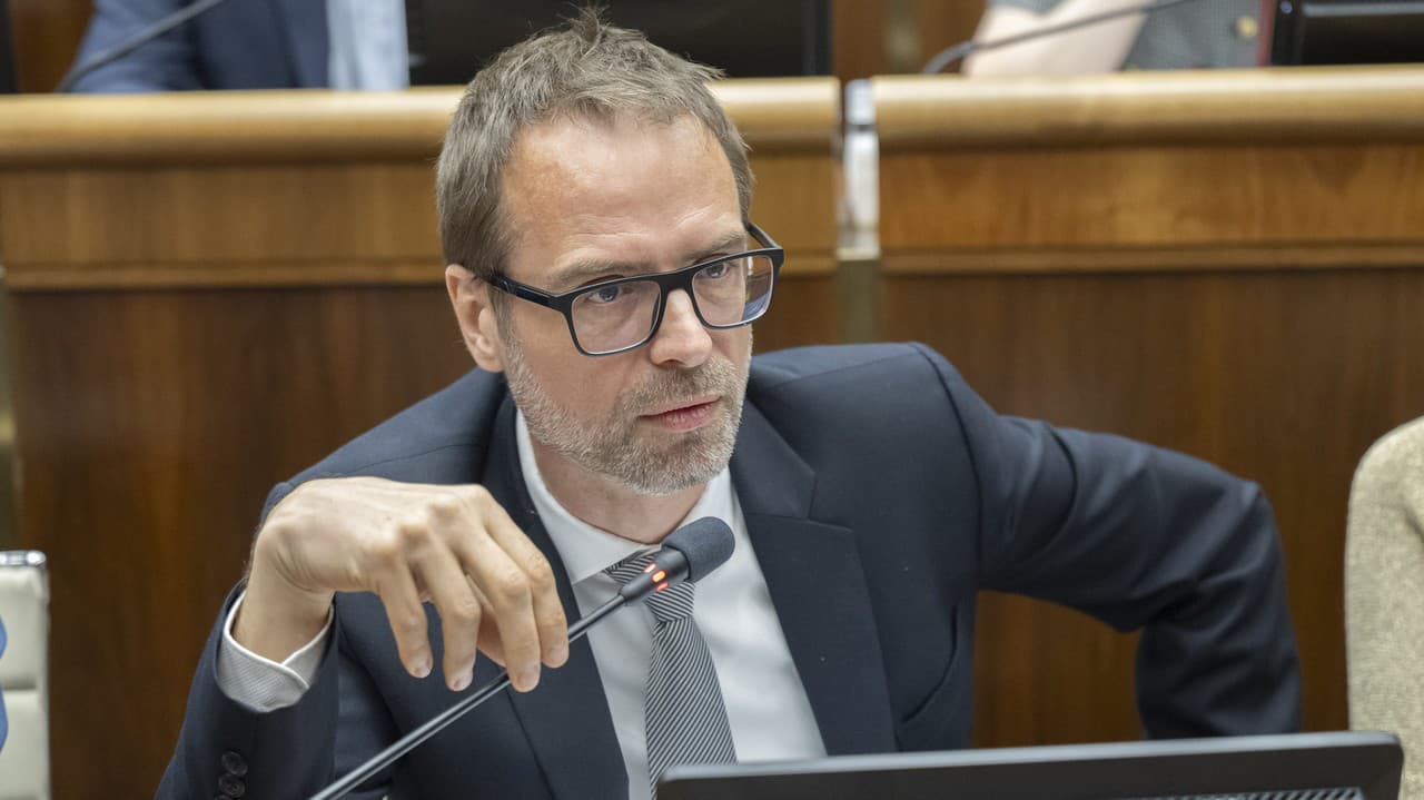 Trestné oznámenie na Szalaya za očkovanie proti covidu? Polícia jasne rozhodla!