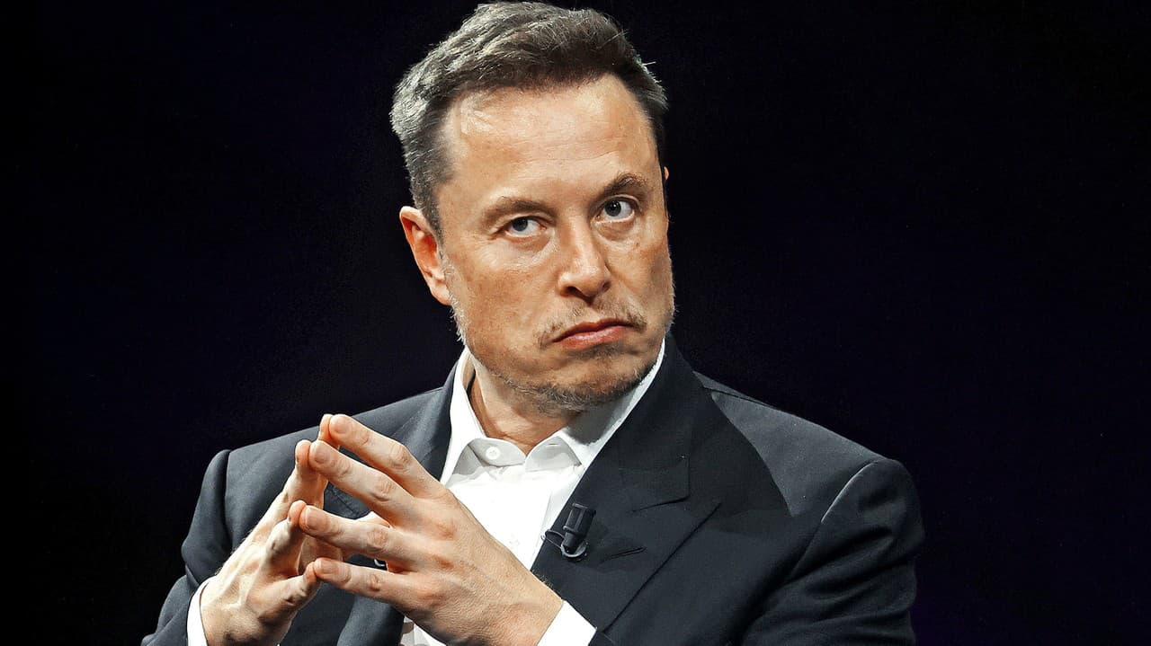 Autá značky TESLA sa prestali predávať: Je dôvodom, že MUSK fušuje do POLITIKY?
