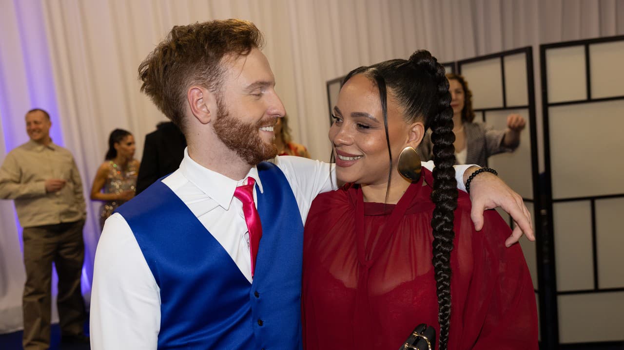 Zákulisie prvého kola 10. série Let's Dance plné dotykov: AHA, ktoré hviezdy si vymieňali vrúcne objatia!