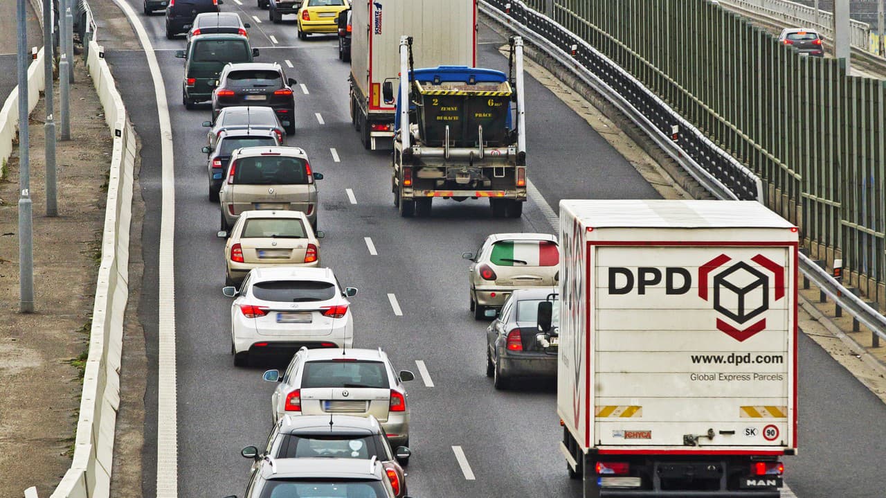 Odklon kamiónov z Prístavného mosta: Združenie cestných dopravcov reaguje! Pozitívne vyhliadky?