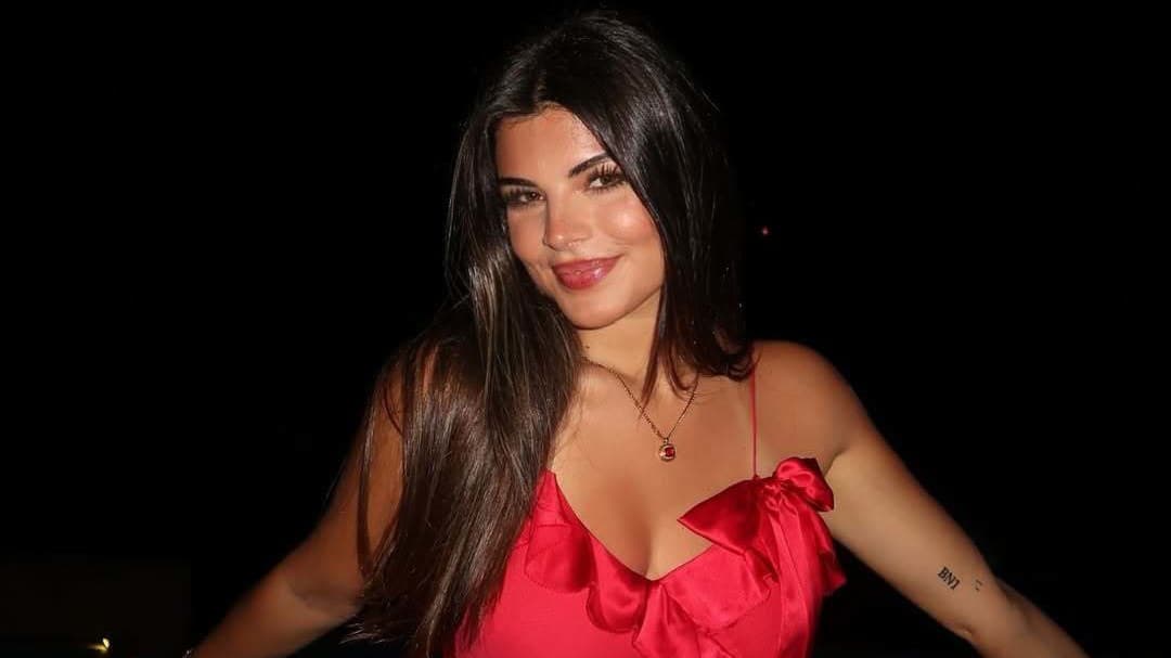 Krásna brunetka ostala v ŠOKU: Od pilota dostala ľúbostný ODKAZ! Mnohé by sa červenali