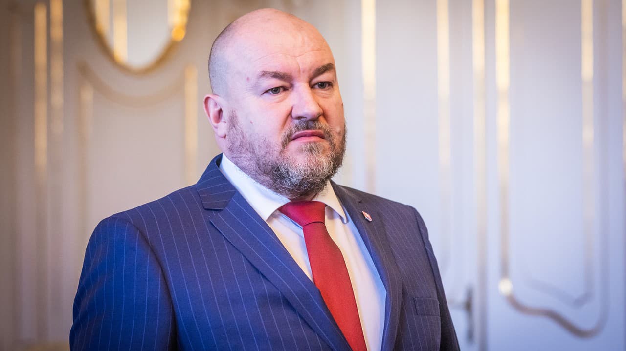 Prvé kroky Huliaka na ministerskom poste: Odvolal vedenie známej štátnej inštitúcie!