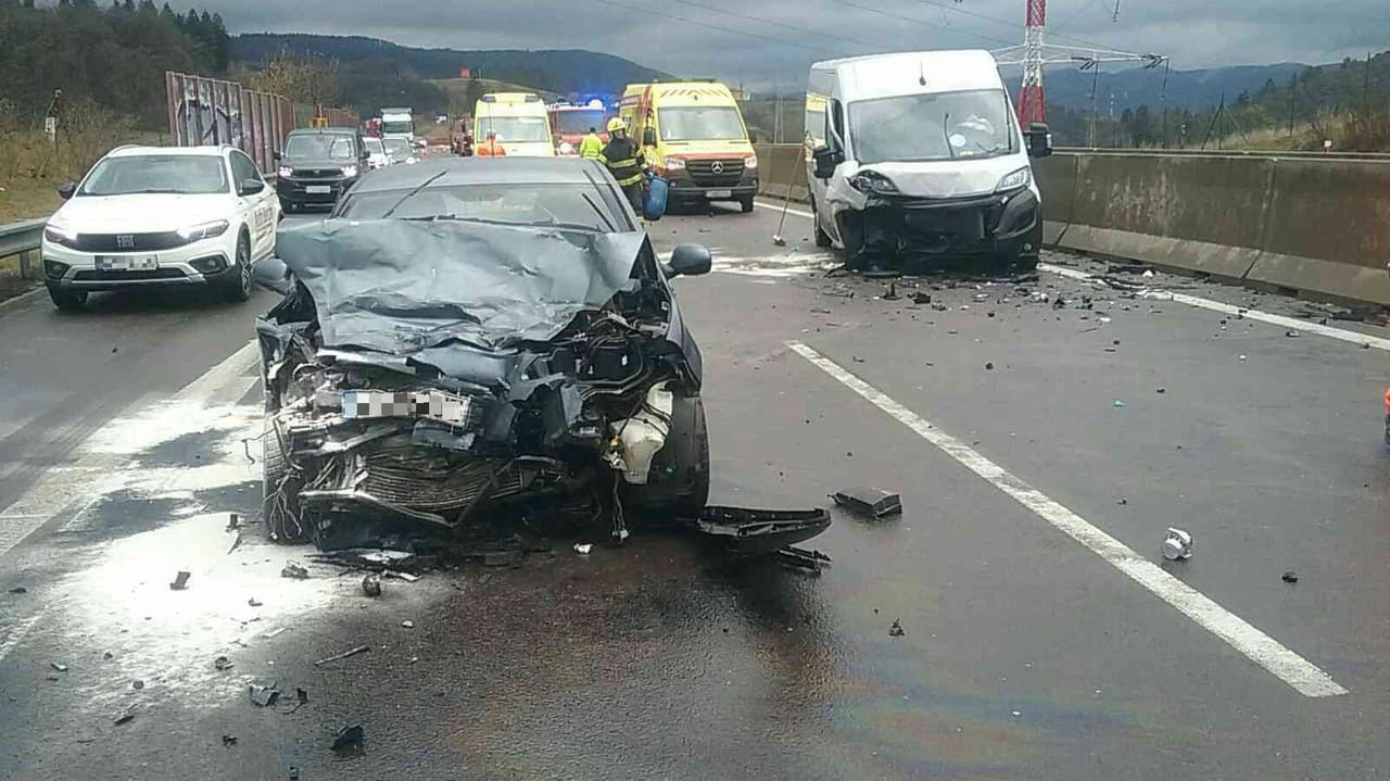 Vážna nehoda na D1: Dve dodávky sa zrazili s osobným autom! Zranilo sa niekoľko ľudí